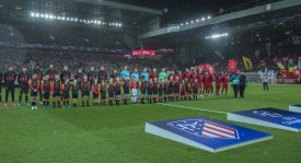 诺伊尔神扑助拜仁主场击败巴萨，防守稳固锁定胜局